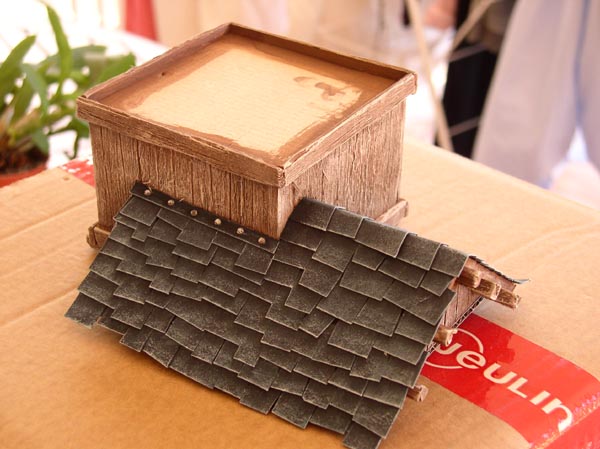 fabriquer une toiture pour maison médievale modulable. JEux de figurines warhammer confrontation